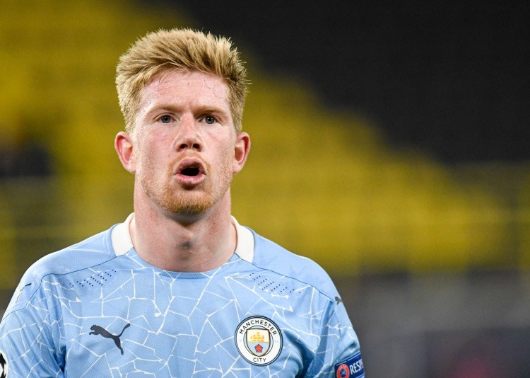 球员任意球助攻被评为赛季最佳配合