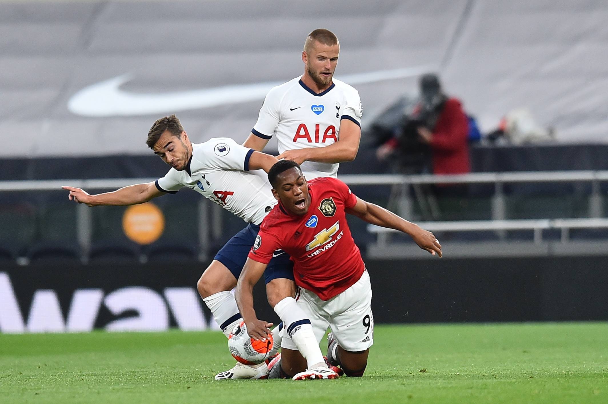 马丁内斯谈C罗缺阵获大胜：门德斯也没踢，以后也不让上了？（马丁内斯回应C罗缺阵却大胜：门德斯也未登场，未来会被弃用吗？）