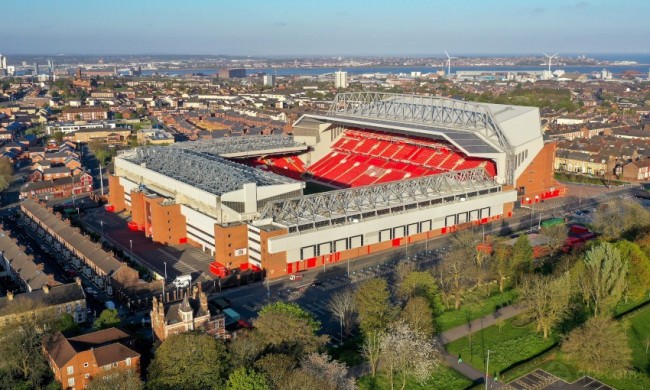 黑暗骑士上身，一哥斯达黎加球队推出与蝙蝠侠的联名球衣