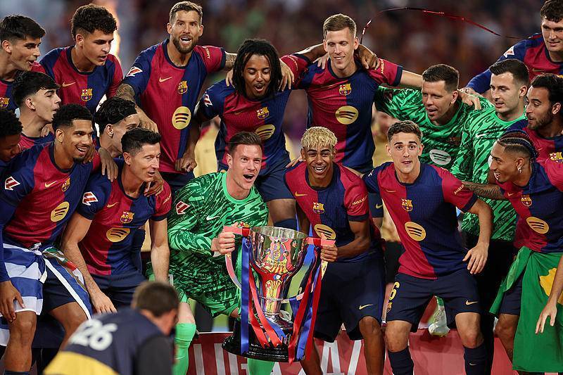 莫斯克拉在对阵小蜜蜂的比赛中伤退，阿森纳后防3人受伤