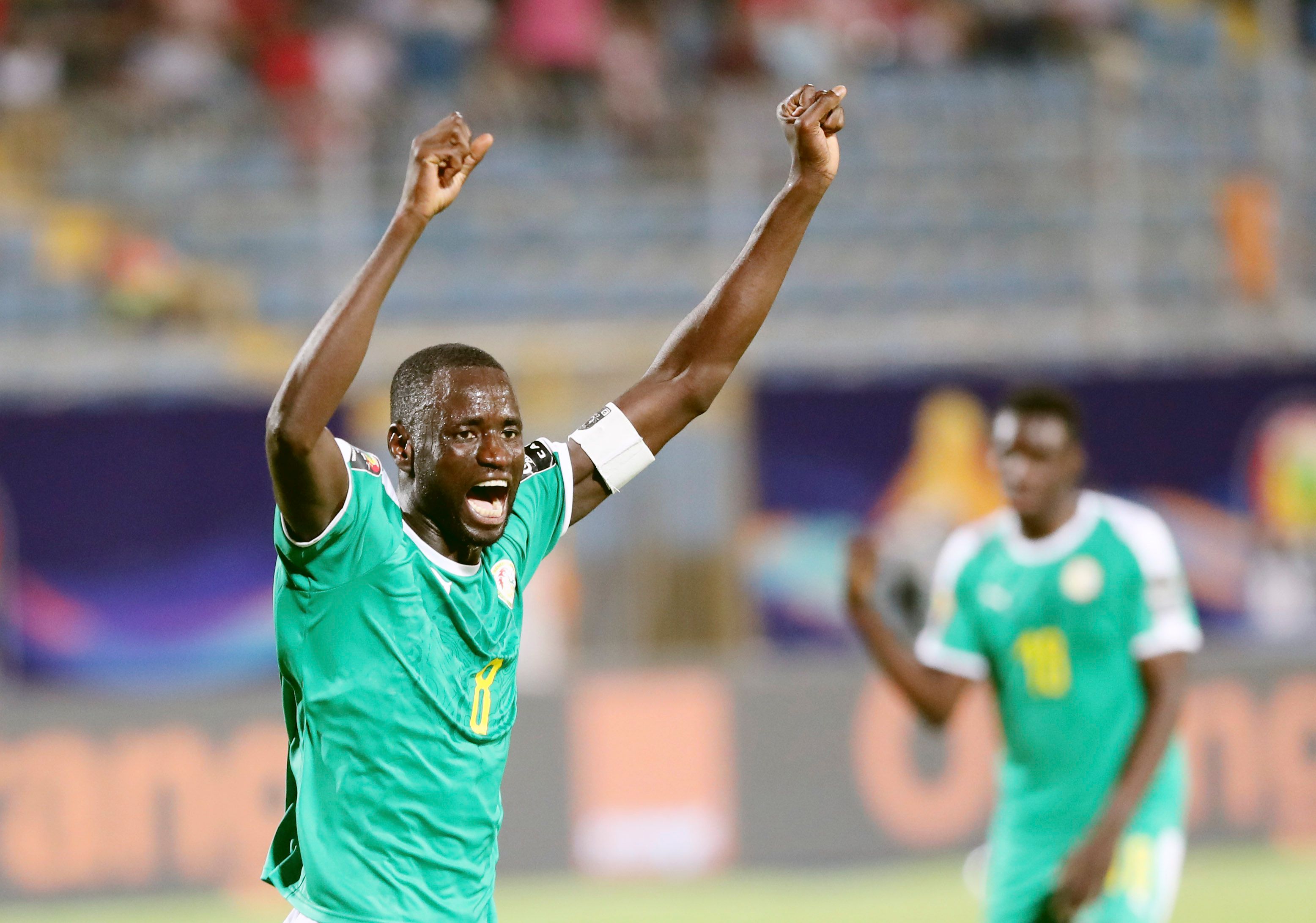 他终于迎来属于自己的夜晚