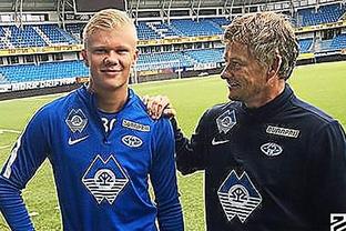 中超11月最佳球员候选：法比奥领衔，王燊超、吴曦、侯森在列