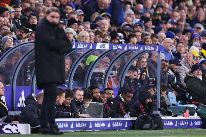 埃梅里两次各项赛事十连胜，是维拉队史首位做到的主帅（埃梅里两度率维拉各项赛事十连胜，成队史首位达成此纪录的主帅）