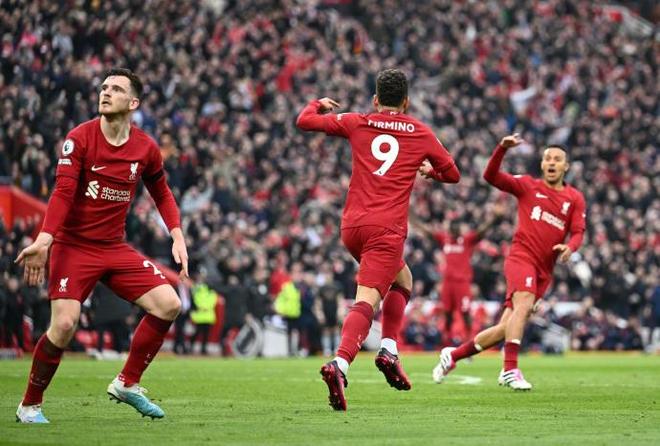 残特奥会游泳比赛现场，教练为何拿着绑着球的长杆，比赛中途还要敲击运动员？这背后是一份无声的默契