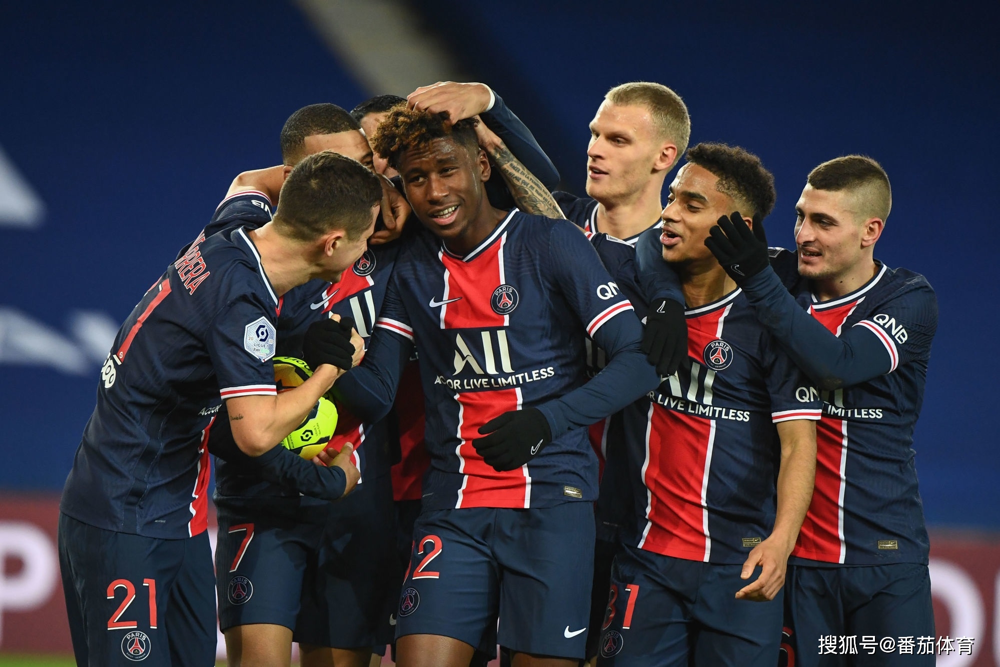 球迷：我们都在见证他的成长