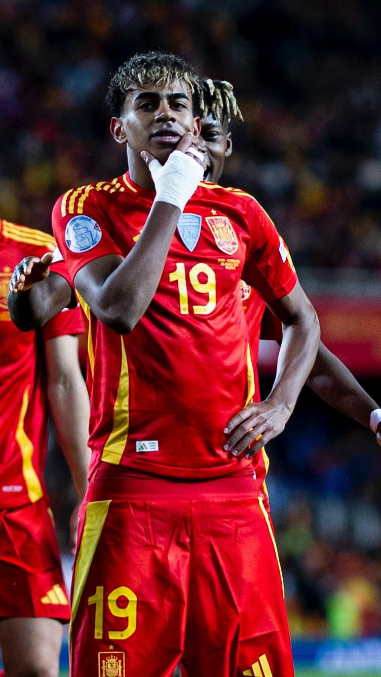 天空体育：曼联不愿轻易出售梅努，除非收到极具吸引力的报价（天空体育：除非有极具诱惑力的报价，曼联无意出售梅努）