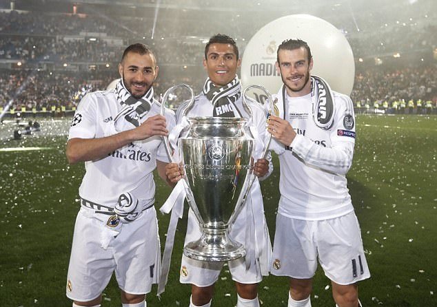 绽放北京足球披金挂银女足、青训、群众赛事均创佳绩（北京足球捷报频传：女足争金夺银，青训与群众赛事齐创佳绩）