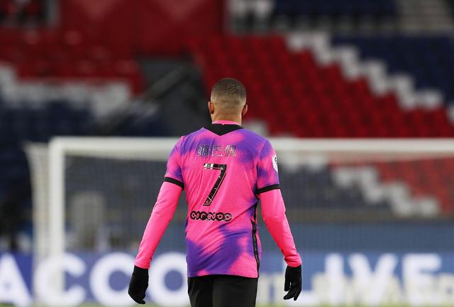 足球世界杯新晋黑马诞生，打法凶猛引世界关注（世界杯新黑马横空出世，强悍打法引发全球瞩目）