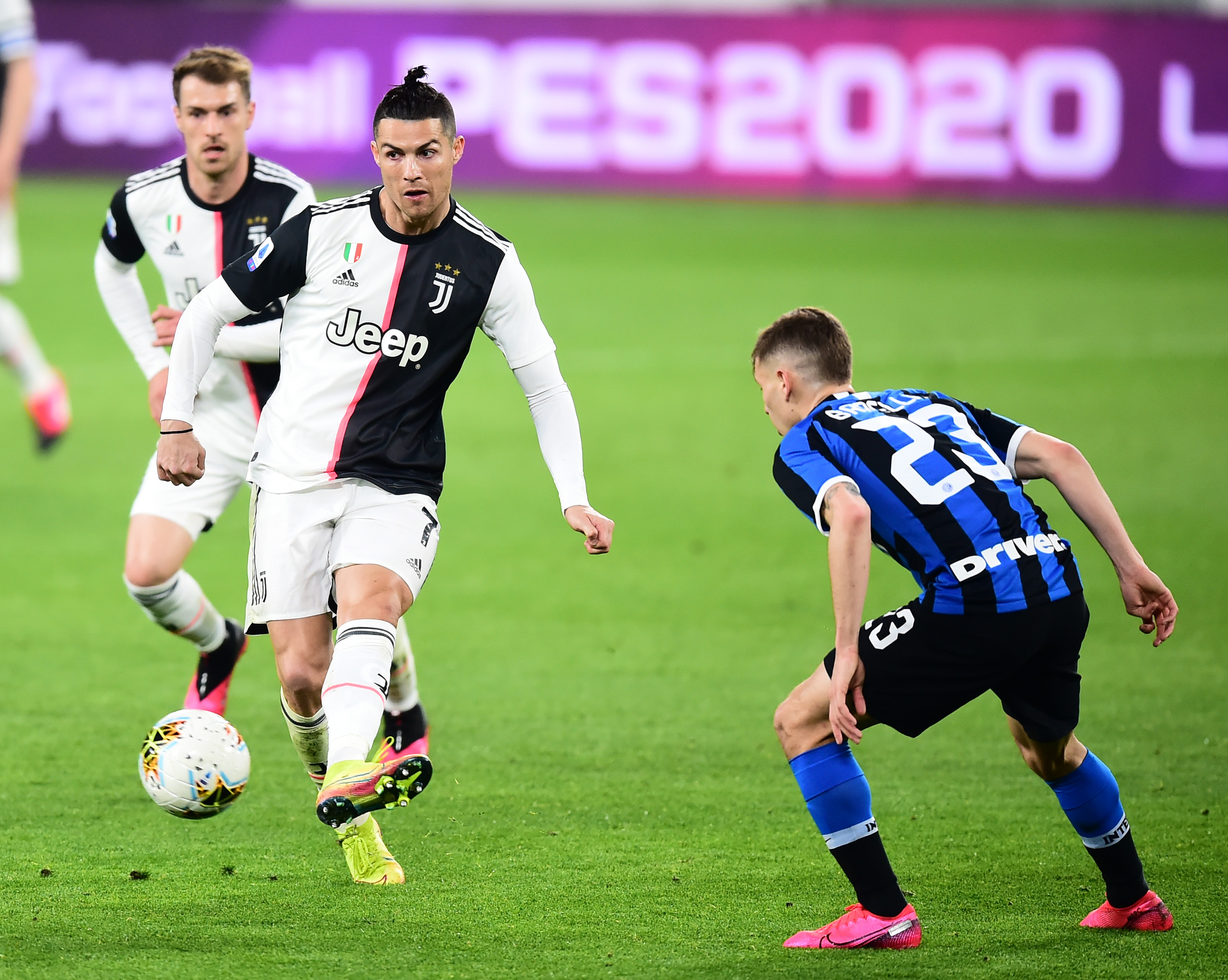 特尔施特根赛季首秀数据：贡献3次扑救，传球成功率100%（特尔施特根迎来赛季首秀：3次扑救，传球100%成功）