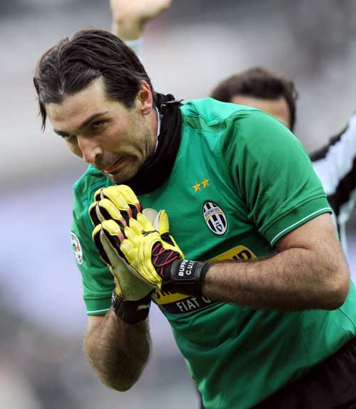 图片报：阿德耶米因非法持有武器被检察院判处罚款45万欧