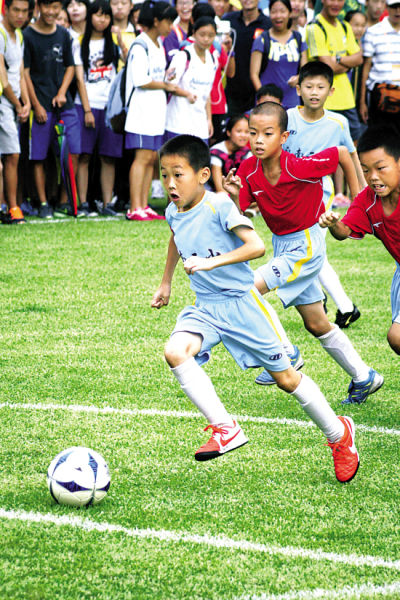 中超战报：阿奇姆彭破门，恩里克扳平，河南1-1云南玉昆（中超速递：阿奇姆彭先拔头筹、恩里克追平，河南与云南玉昆1-1握手言和）