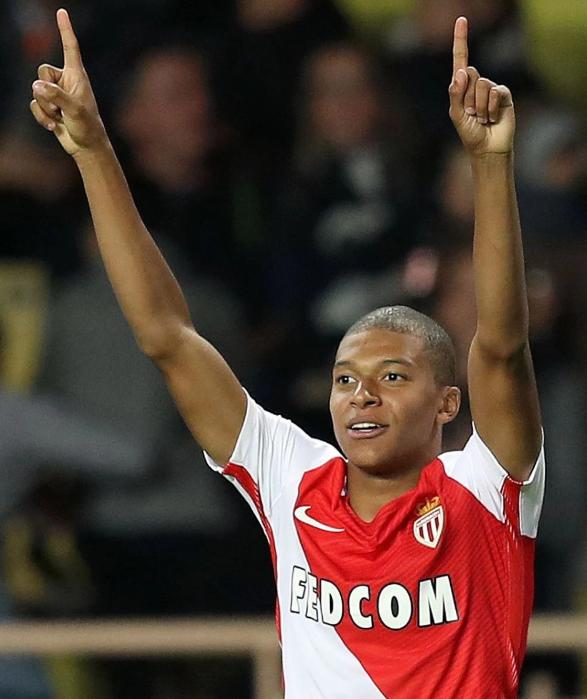 索尔斯克亚拿到了足球史上最漂亮的战术红牌！（索尔斯克亚奉上足坛史上最精彩的战术红牌！）