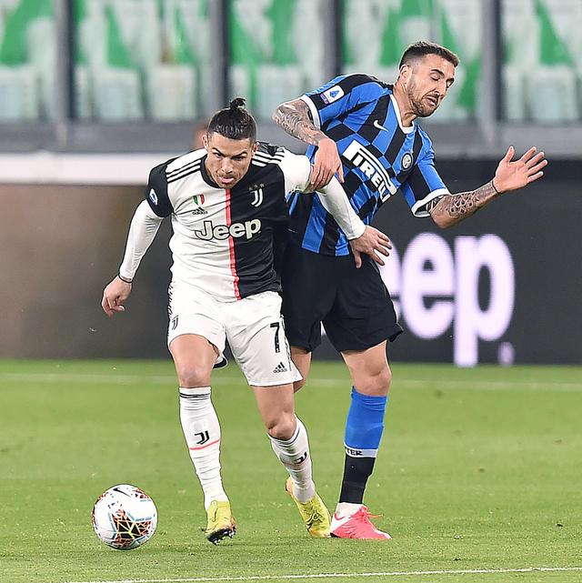 再次相见！穆勒生涯对阵梅西共计7胜3负，并留下诸多名场面