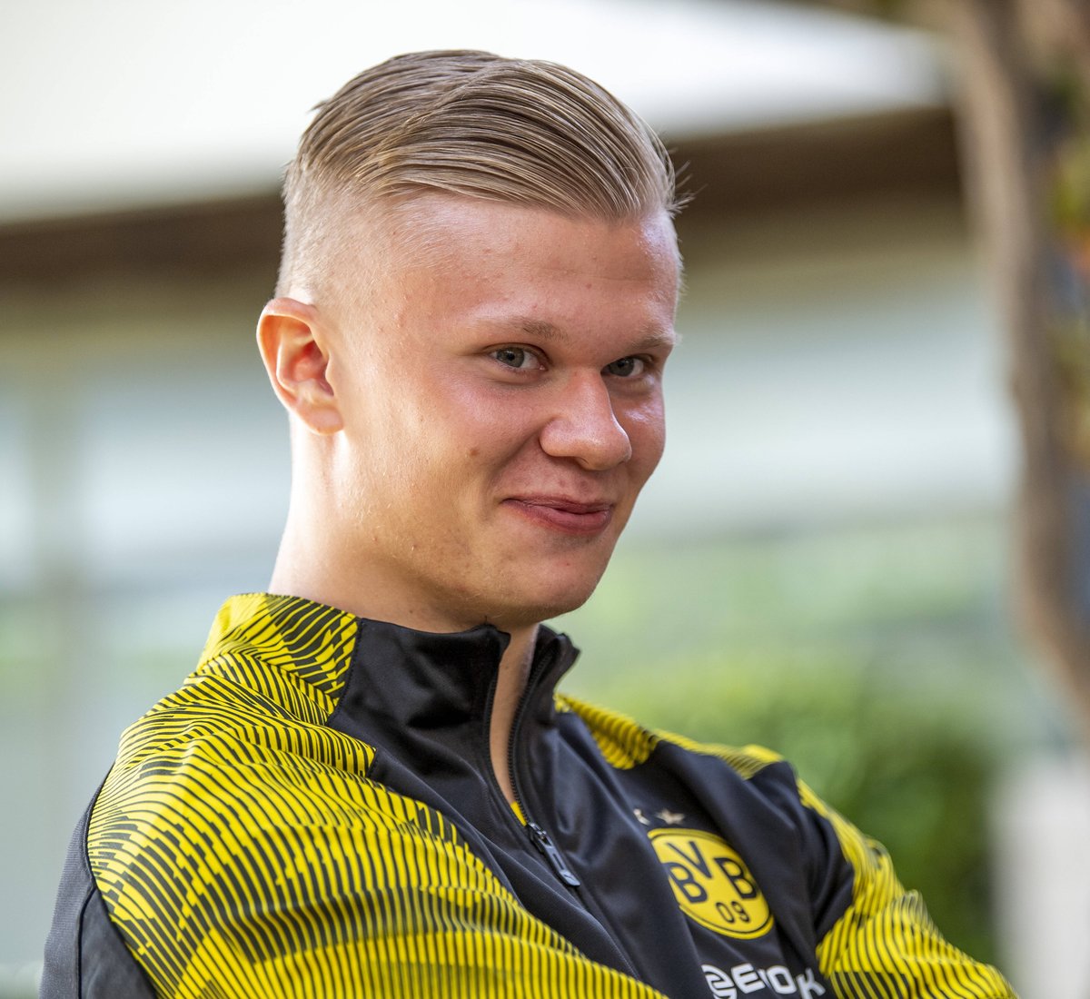 中超强队国安在亚冠被越南绝杀，国脚表现低迷，暴露中国足球实力与管理问题。（亚冠爆冷：国安遭越南队补时绝杀，国脚低迷折射中国足球实力与管理短板）