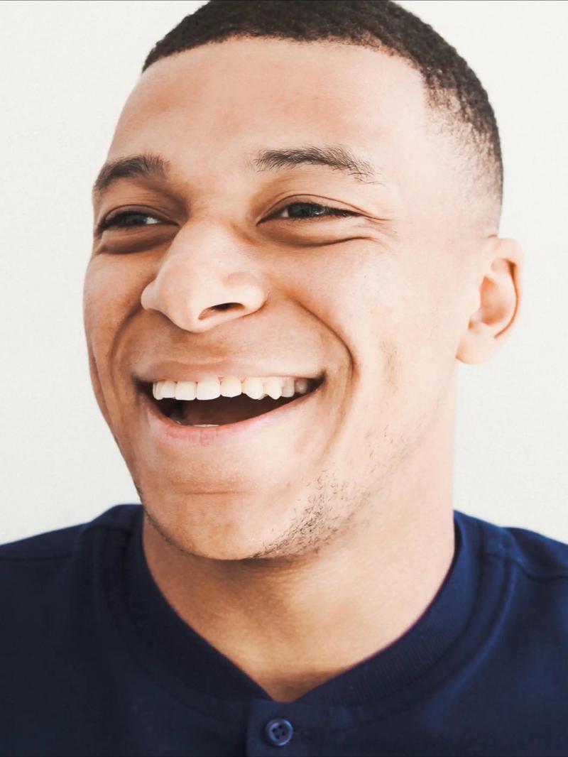 世体：维尼修斯飞往迪拜享受圣诞假期，12月29日恢复训练（世体：维尼修斯赴迪拜度圣诞，预计12月29日恢复训练）