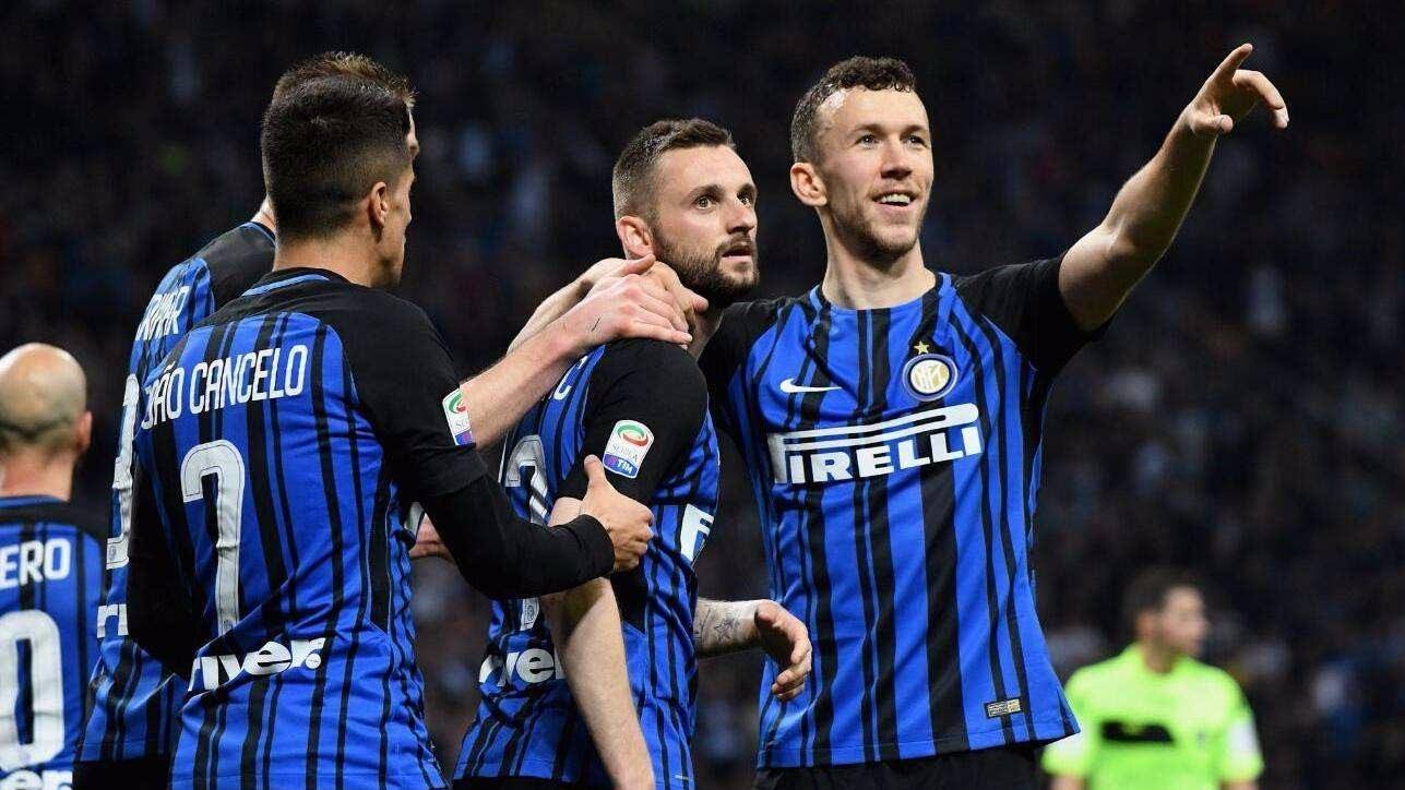 极速飞驰！25岁哈兰德狂轰英超百球，即将超越德罗巴和C罗（风驰电掣！25岁哈兰德英超进球破百，逼近德罗巴与C罗纪录）