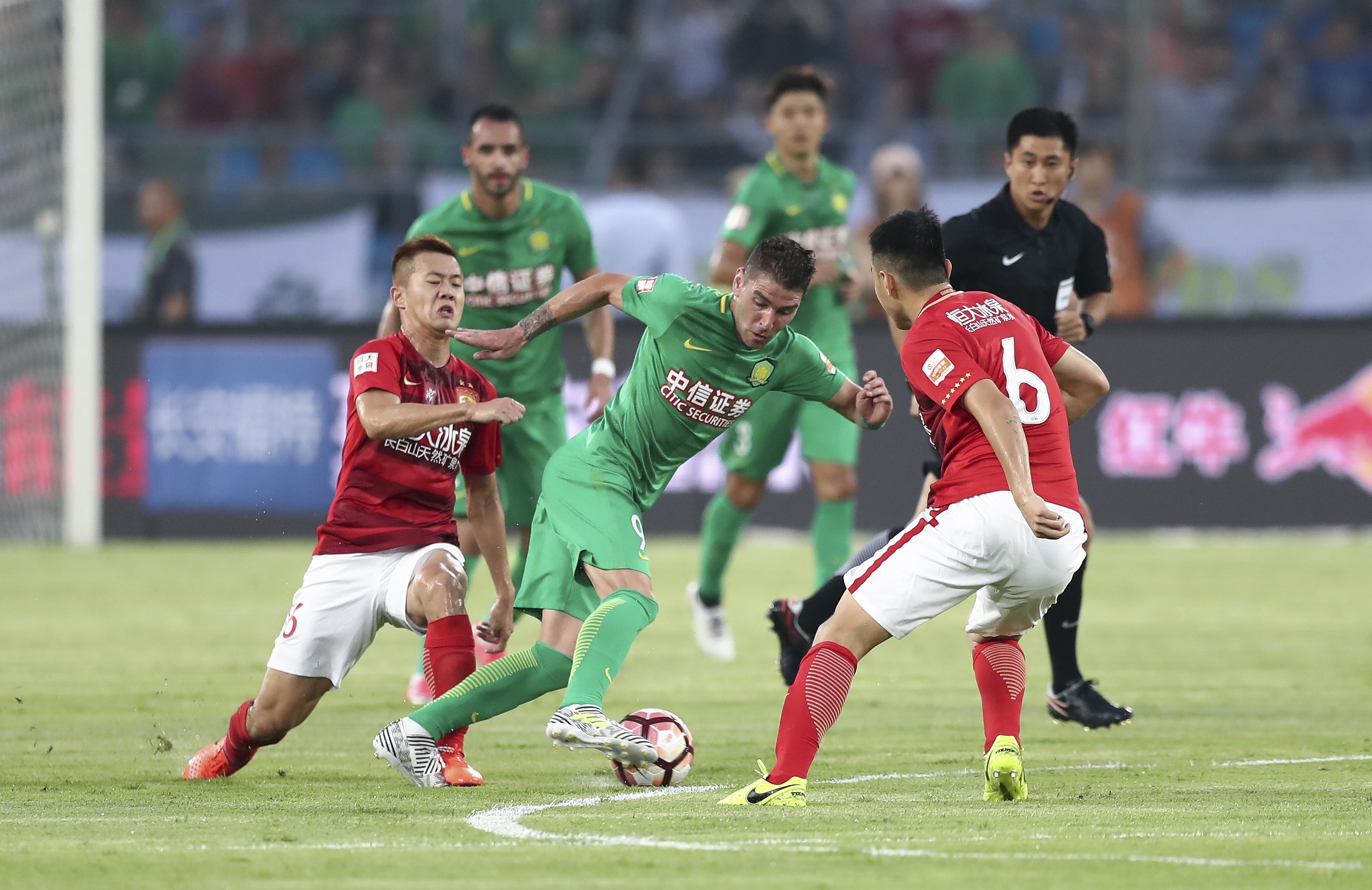 KK：诺伊尔是足球界的传奇；少一人的情况下拜仁仍防住了我们（KK赞诺伊尔为足坛传奇，拜仁少一人仍顶住了我们的攻势）